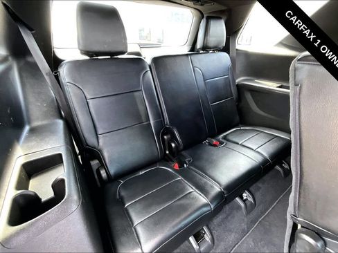 Used 2023 Chevrolet Traverse LS FWD image 25