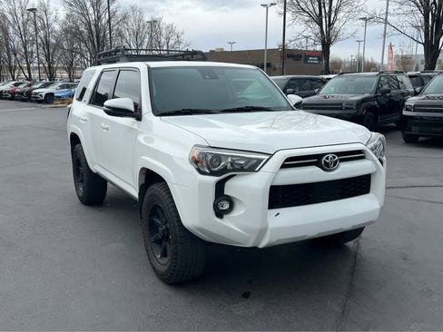 Used 2022 Toyota 4Runner SR5 Premium w/ Moonroof Package image 4