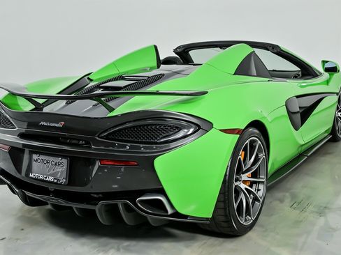 Used 2018 McLaren 570S Spider image 12