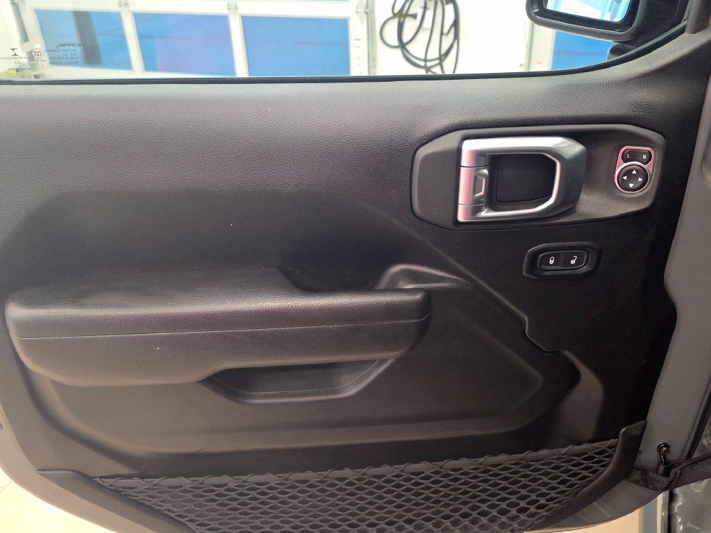 Used 2022 Jeep Gladiator Sport AWD/4WD image 12