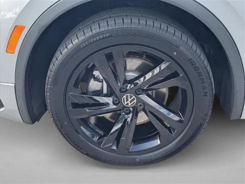 Used 2024 Volkswagen Tiguan SE R-Line FWD image 23