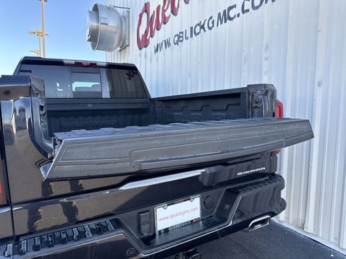 Used 2023 GMC Sierra 1500 Denali w/ Technology Package image 12