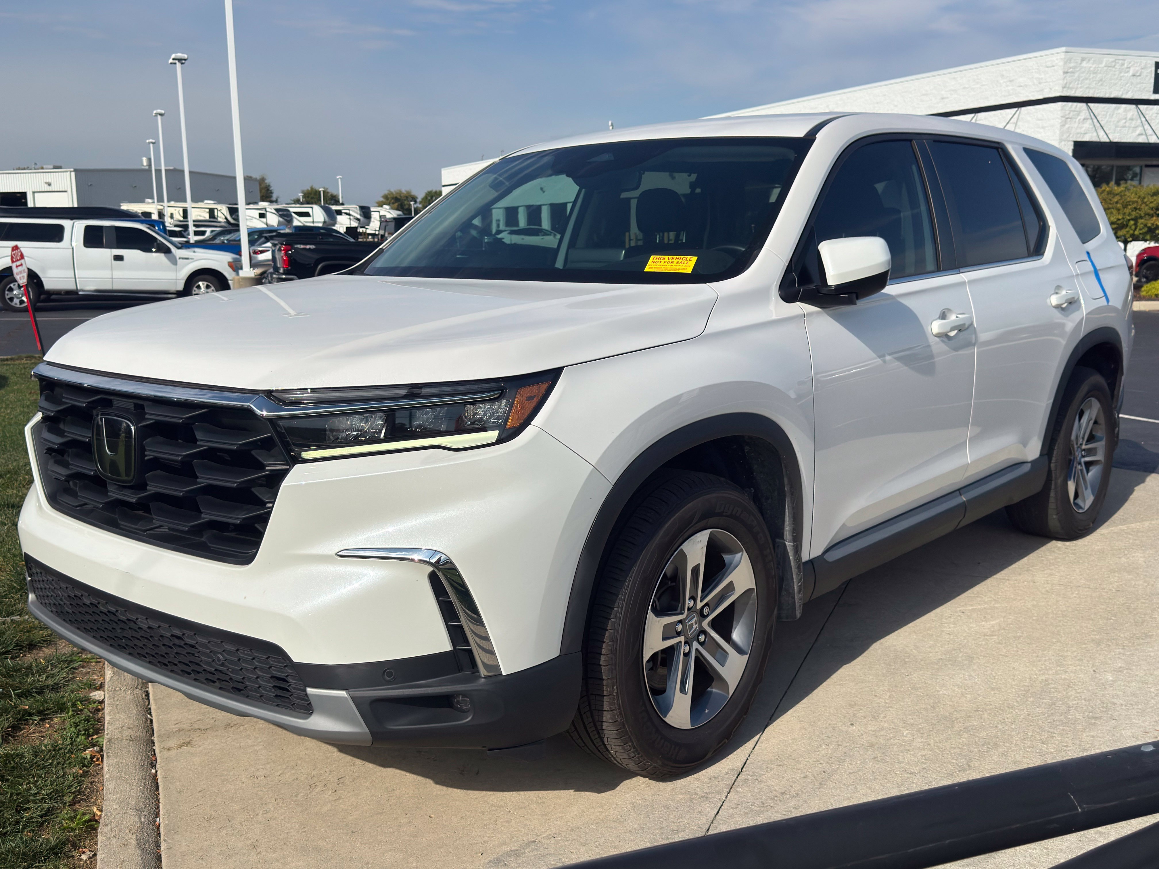 Used 2025 Honda Pilot EX-L image 3