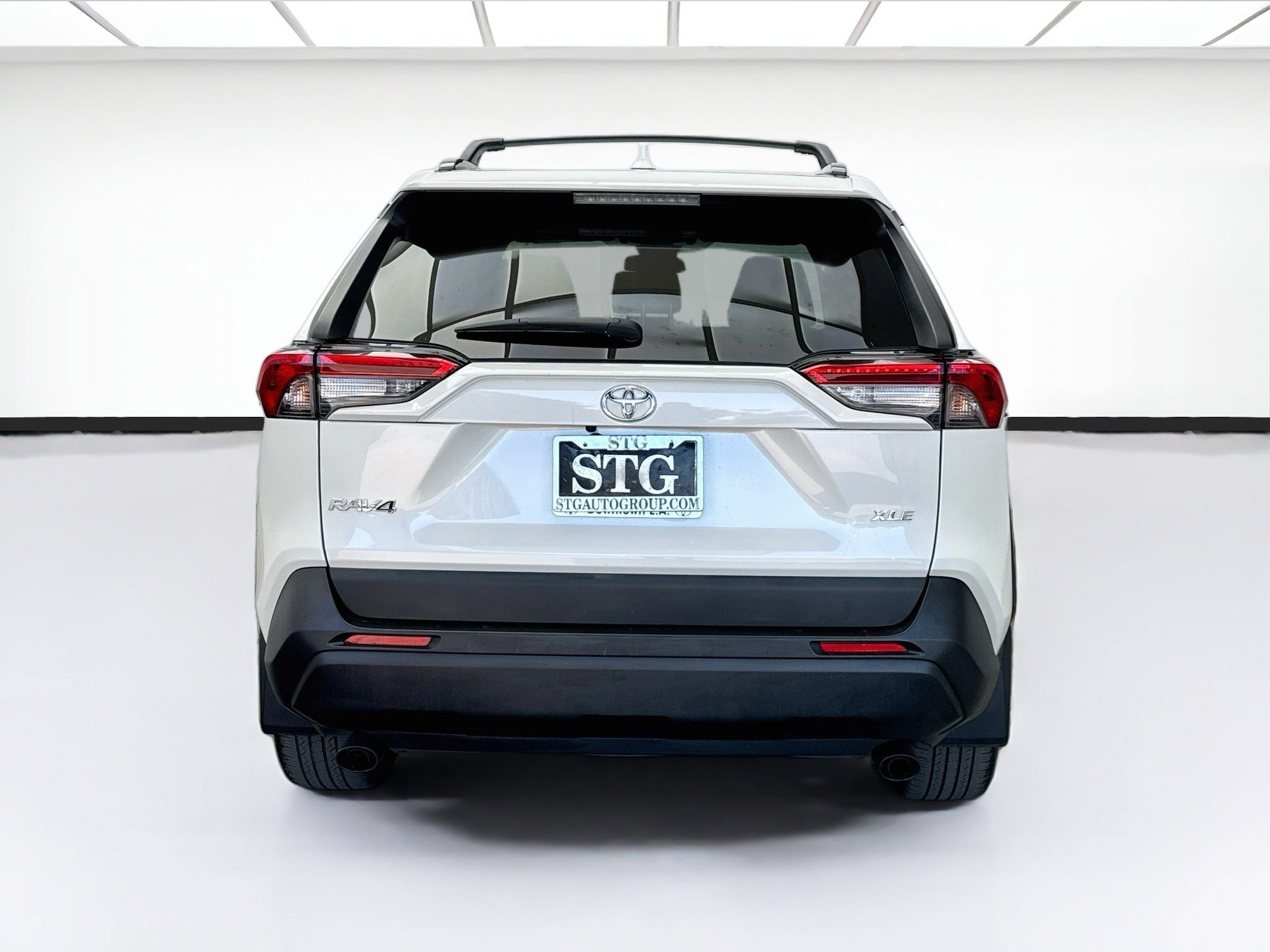 Used 2022 Toyota RAV4 XLE Premium FWD image 5