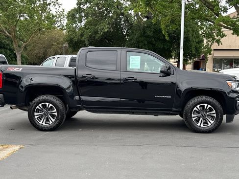 Used 2022 Chevrolet Colorado Z71 AWD/4WD image 2