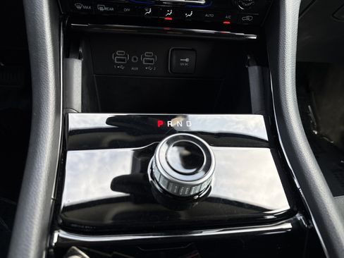 Used 2023 Jeep Grand Cherokee Laredo RWD image 31