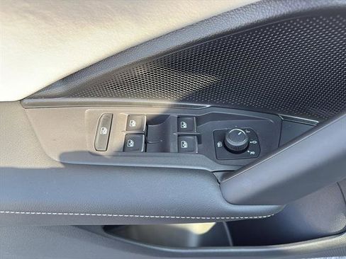 New 2025 Volkswagen Tiguan SE image 15