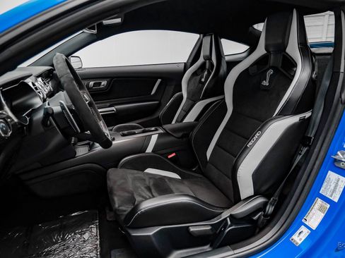 Used 2022 Ford Mustang Shelby GT500 w/ Carbon Fiber Track Pack image 46