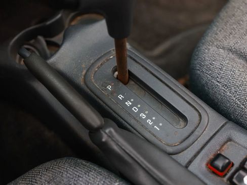 Used 2005 Chevrolet Cavalier Sedan w/ Preferred Equipment Group FWD image 36