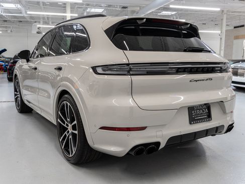 Used 2025 Porsche Cayenne GTS AWD/4WD image 6