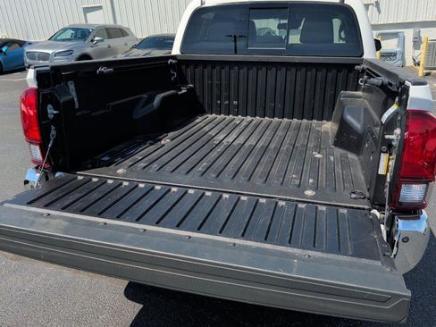 Used 2023 Toyota Tacoma SR5 AWD/4WD image 36
