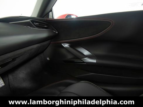 Used 2024 Ferrari SF90 Spider AWD/4WD image 18