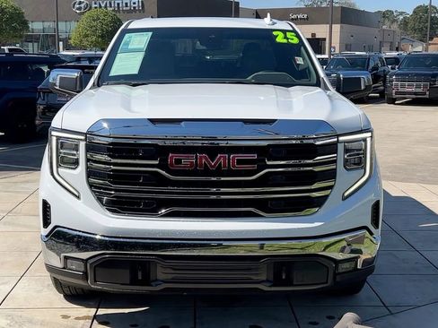 Used 2025 GMC Sierra 1500 SLT image 11