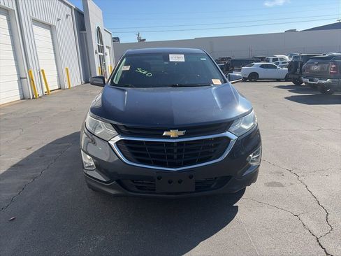 Used 2018 Chevrolet Equinox LT image 2