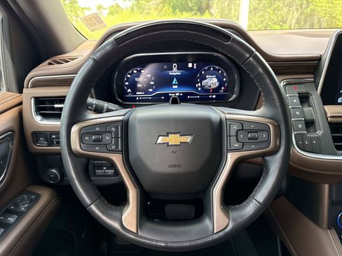 Used 2023 Chevrolet Suburban High Country w/ Advanced Technology Package RWD image 17