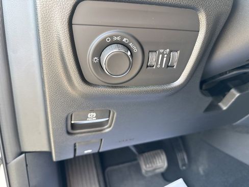 New 2025 Jeep Grand Cherokee L Laredo image 18