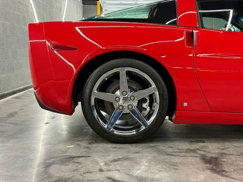 Used 2007 Chevrolet Corvette Coupe w/ Preferred Equipment Group RWD image 11