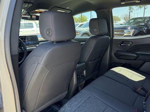 Used 2024 Chevrolet Colorado Z71 w/ Z71 Convenience Package 2 image 15