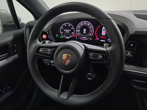 New 2025 Porsche Cayenne image 14