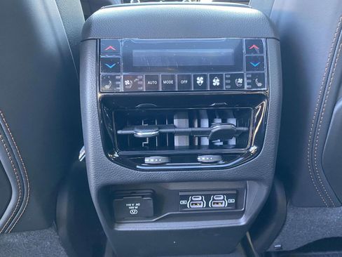 New 2025 Jeep Grand Cherokee Summit image 13