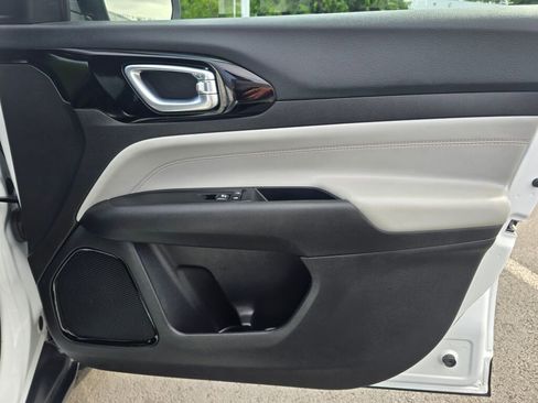 Used 2024 Jeep Compass Limited image 45