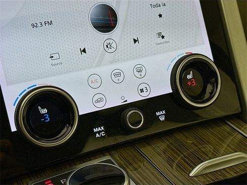 Used 2019 Land Rover Range Rover Long Wheelbase Supercharged image 23