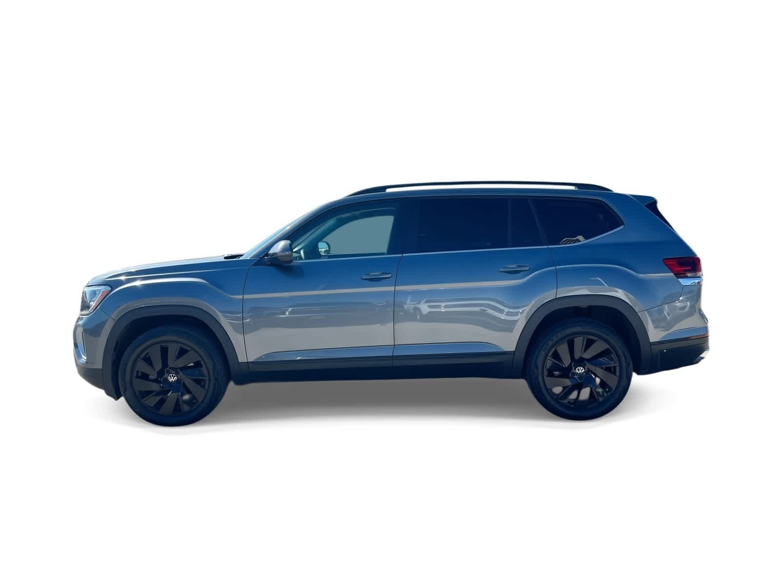 Used 2024 Volkswagen Atlas SE w/ Black Wheel Package FWD image 5