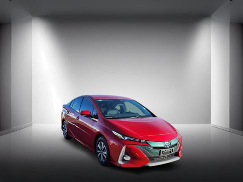Used 2017 Toyota Prius Prime Advanced image 4
