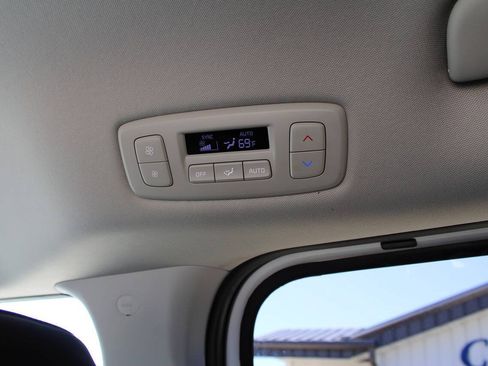 Used 2025 Kia Carnival FWD image 13