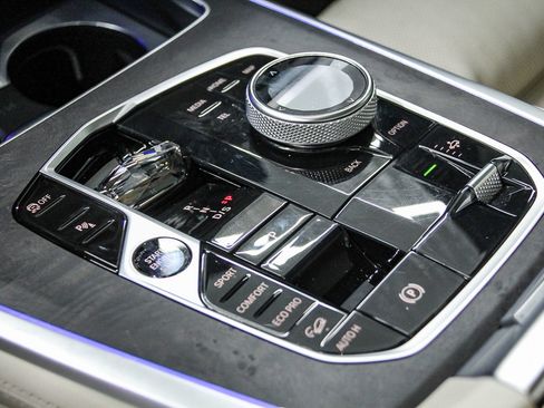 Certified 2023 BMW X7 xDrive40i w/ Executive Package image 21