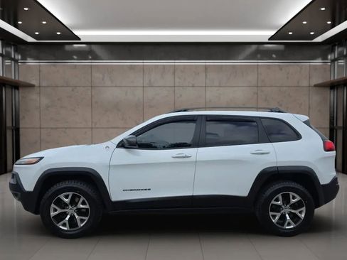 Used 2017 Jeep Cherokee Trailhawk image 5