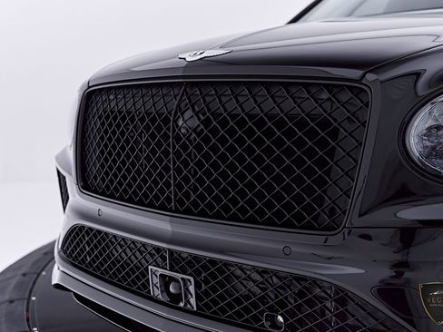 Used 2024 Bentley Bentayga AWD/4WD image 18