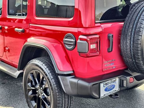 Used 2025 Jeep Wrangler Unlimited Sahara AWD/4WD image 14