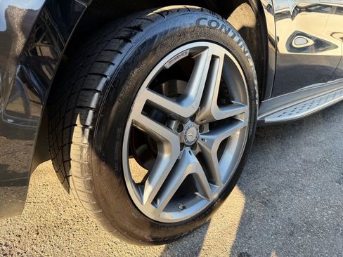 Used 2017 Mercedes-Benz GLS 550 4MATIC w/ Driver Assistance Package image 39