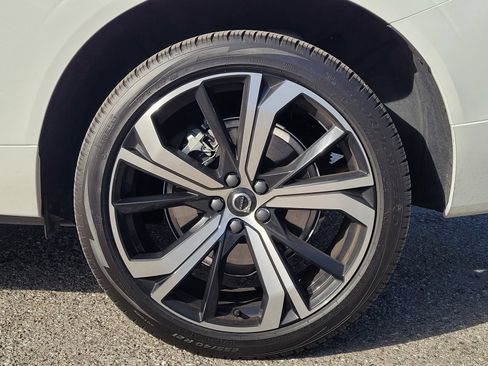 Certified 2024 Volvo XC60 T8 Ultimate w/ Protection Package Premier image 9