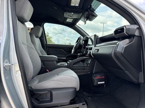 Used 2025 Toyota Tacoma SR5 AWD/4WD image 30