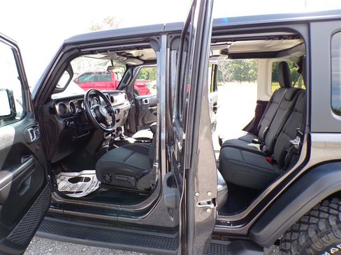 Used 2020 Jeep Wrangler Unlimited Sport image 22