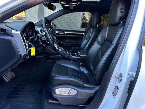 Used 2015 Porsche Cayenne S image 15