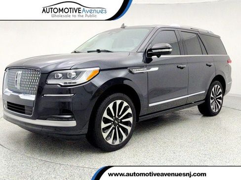 Used 2022 Lincoln Navigator Reserve image 1