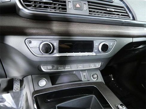 Used 2022 Audi Q5 2.0T Premium w/ Convenience Package image 19
