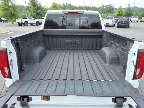 Certified 2025 GMC Sierra 1500 SLT w/ SLT Premium Plus Package AWD/4WD image 18