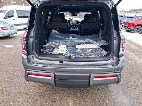 New 2026 Nissan Armada SL w/ Captain's Chari Seat Package image 24