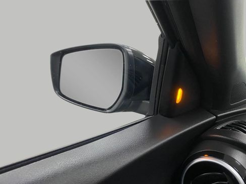 Used 2023 Nissan Kicks SR w/ SR Premium Package image 18