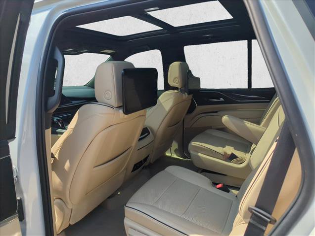 Used 2023 Cadillac Escalade Premium Luxury AWD/4WD image 17