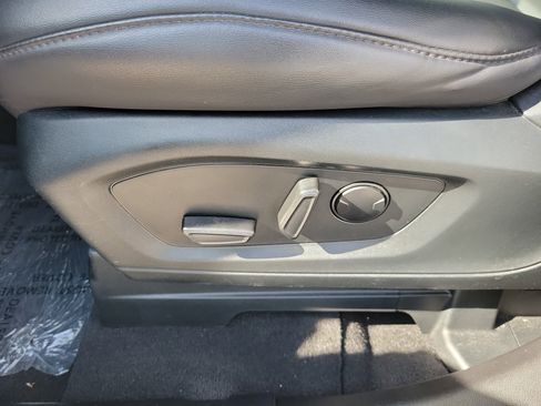Used 2023 Ford Explorer XLT w/ Equipment Group 202A RWD image 12