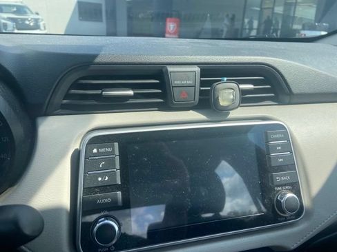 Used 2021 Nissan Versa SV FWD image 11