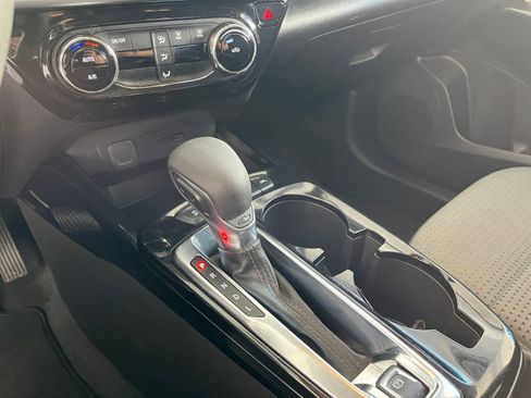 Used 2025 Chevrolet Trax LT image 41