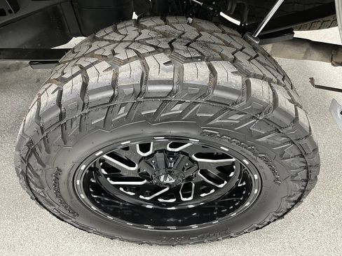 Used 2025 Ford F150 Lariat AWD/4WD image 16