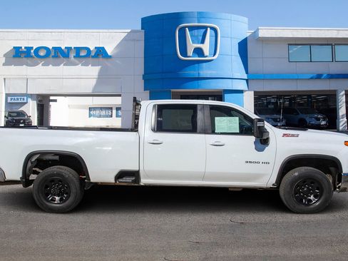 Used 2021 Chevrolet Silverado 3500 LT image 5