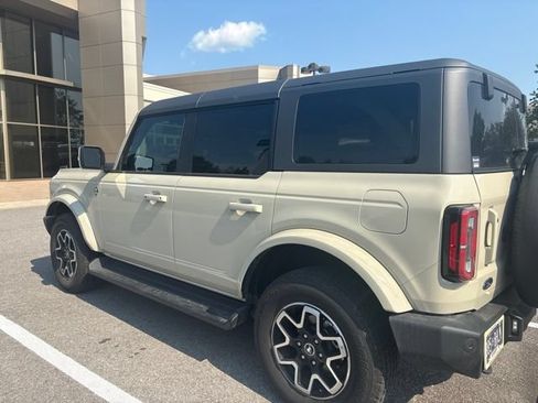 Used 2025 Ford Bronco Outer Banks AWD/4WD image 3